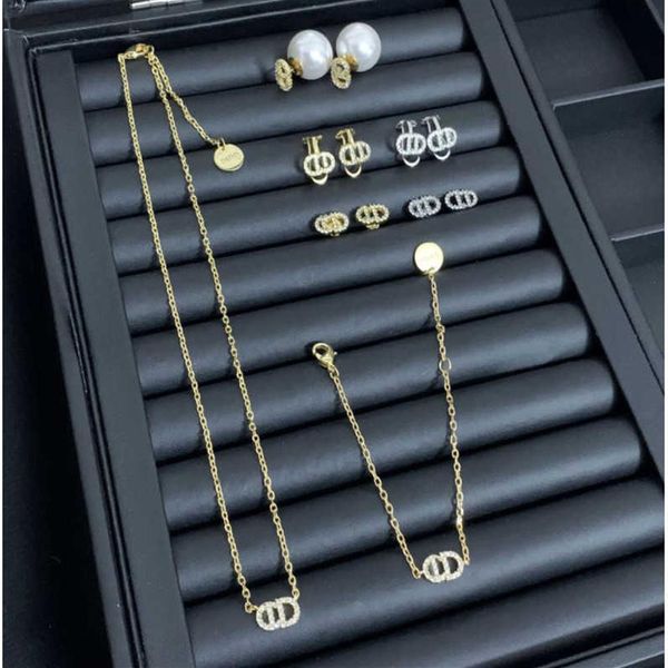 luxury jewelry letter earrings female internet celebrity mini ear clip high version necklace bracelet289k, Black
luxury jewelry letter earrings female internet celebrity mini ear clip high version necklace bracelet289k, Black