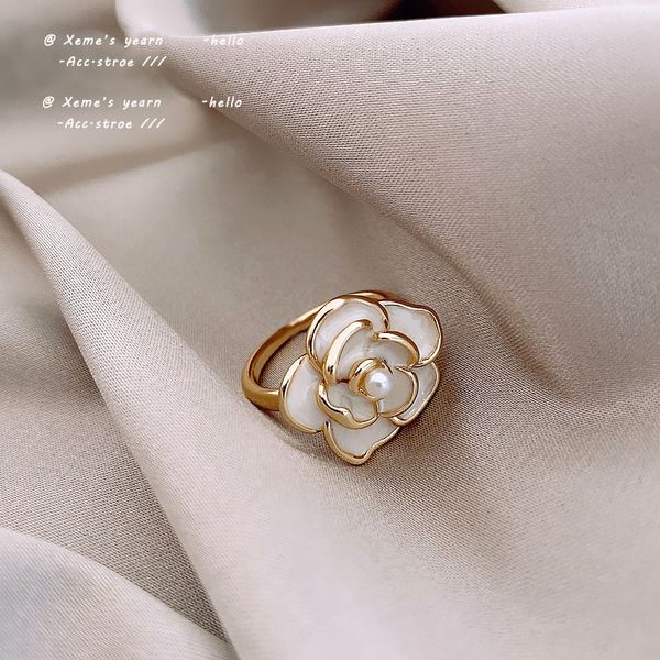 2021 new elegant white oil dripping camellia rings for woman korean fashion flower jewelry party girl's sweet rings accessories, Golden;silver
