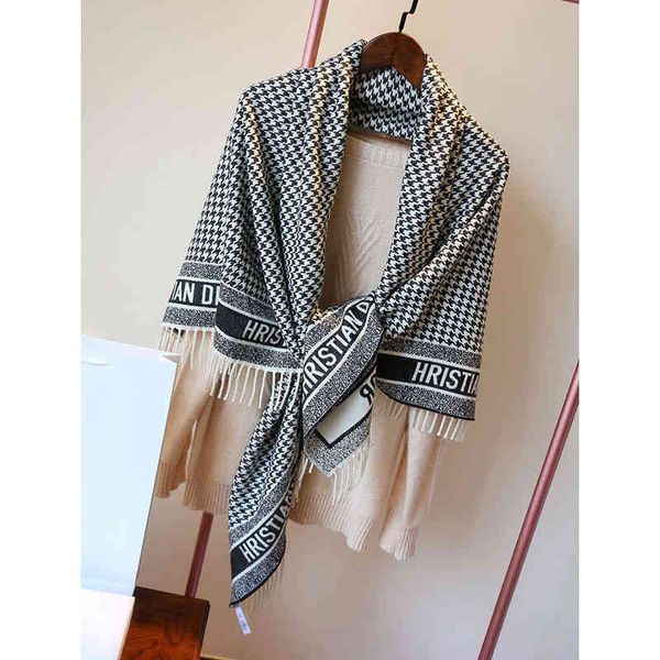 classic style lattice cashmere for women in thickened warm wool 140cm large square scarf shawl, Blue;gray
classic style lattice cashmere for women in thickened warm wool 140cm large square scarf shawl, Blue;gray