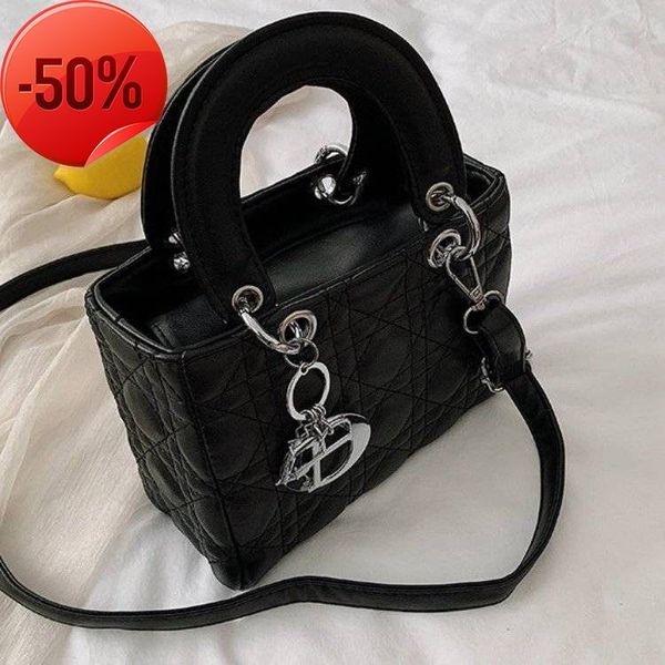 designer bags female 2022 new style small frh embroidered thread lingge daife hand pu soft face msenger single shoulder tote purses ladies h
designer bags female 2022 new style small frh embroidered thread lingge daife hand pu soft face msenger single shoulder tote purses ladies h