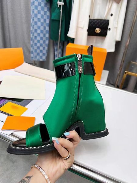 latest women's designer boots martin desert boo ts s flamingo love arrow medal leather thick winter shoes high heel silk upper with box, Black
latest women's designer boots martin desert boo ts s flamingo love arrow medal leather thick winter shoes high heel silk upper with box, Black