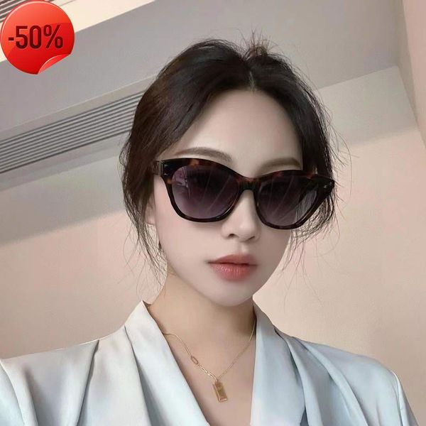 designer sunglasses new triumphal arch cat eye personalized female sunglass cl40227uins versatile sunglass, White;black
designer sunglasses new triumphal arch cat eye personalized female sunglass cl40227uins versatile sunglass, White;black
