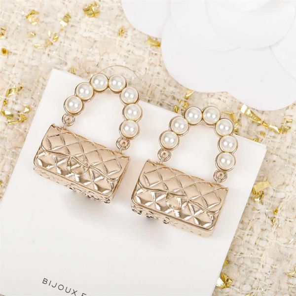 2021 new brand fashion jewelry for women jelly bag design earrings party pearls bag earrings c name stamp crush bag earrings292b, Golden
2021 new brand fashion jewelry for women jelly bag design earrings party pearls bag earrings c name stamp crush bag earrings292b, Golden