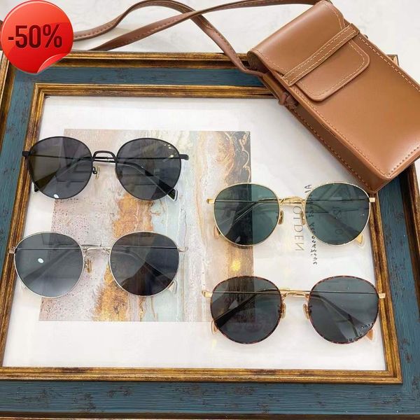 designer sunglasses new net red same arc de advanced sense japane and korean ins sunglass female cl40100u, White;black
designer sunglasses new net red same arc de advanced sense japane and korean ins sunglass female cl40100u, White;black