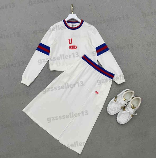 luxury womenstwo pieces dress fashion brand letter logo print sweatshirt and slit skirt two-piece sets designer women clothing 0912, White
luxury womenstwo pieces dress fashion brand letter logo print sweatshirt and slit skirt two-piece sets designer women clothing 0912, White