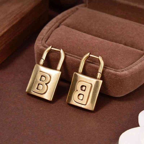 stud retro letter b lock earrings high-quality brass material to create personality exaggerated high-end metal, Golden;silver
stud retro letter b lock earrings high-quality brass material to create personality exaggerated high-end metal, Golden;silver