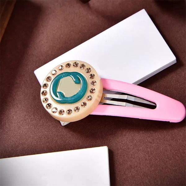 european and american fashion ladies hair clip pink designer hairpin letter alloy french retro jewelry gifts for women wholesales hairpin wi, Golden;silver
european and american fashion ladies hair clip pink designer hairpin letter alloy french retro jewelry gifts for women wholesales hairpin wi, Golden;silver