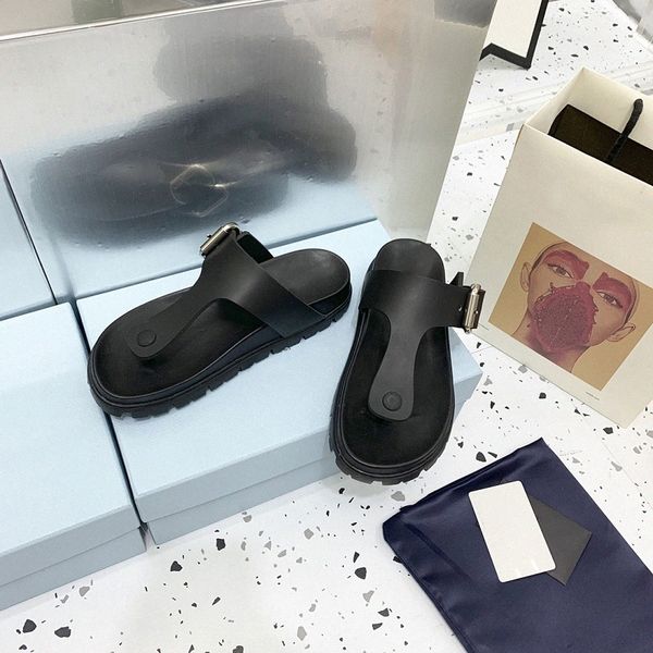 2022 fashion woman sandal designer rubber flip-flops eva sole lug tread metal buckle on the upper leather-covered anatomic insole summery wo, Black
2022 fashion woman sandal designer rubber flip-flops eva sole lug tread metal buckle on the upper leather-covered anatomic insole summery wo, Black