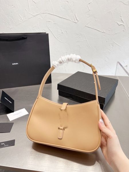 2022 womens tote bag shoulder bag leather material underarm designer totes bags simple handbag fashion purse with box 25cm
2022 womens tote bag shoulder bag leather material underarm designer totes bags simple handbag fashion purse with box 25cm