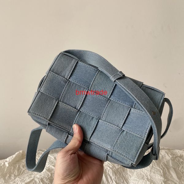 cassette bag designer bottegas bags women venetas hands with the logo wide woven denim canvas cassette cube daling plaid flip cros
cassette bag designer bottegas bags women venetas hands with the logo wide woven denim canvas cassette cube daling plaid flip cros