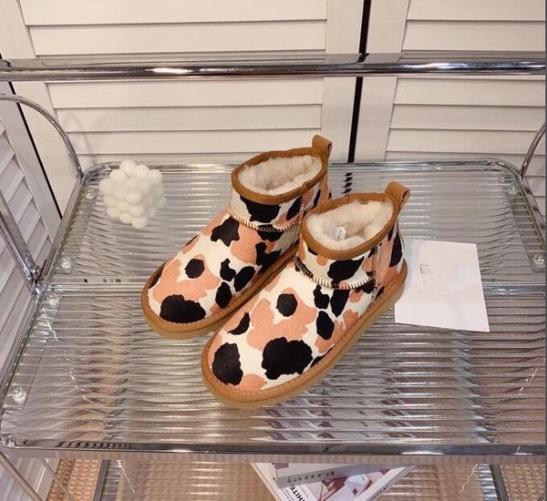 sell 2022 winter new fashion horsehair comfortable snow boots women's warm cotton boots thick bottom non-slip short boots us4-13, Black
sell 2022 winter new fashion horsehair comfortable snow boots women's warm cotton boots thick bottom non-slip short boots us4-13, Black