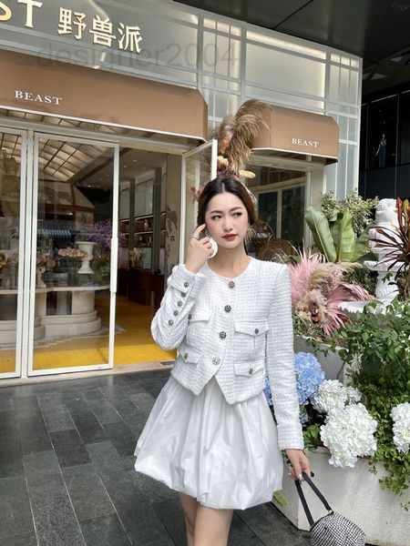 casual dresses designer xiaoxiang 22 autumn winter new white tweed round neck single breasted four pocket short coat bsj0, Black;gray
casual dresses designer xiaoxiang 22 autumn winter new white tweed round neck single breasted four pocket short coat bsj0, Black;gray