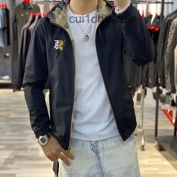 2022 designer burb coat and jacket price fashion new autumn men's plaid printing business casual double-sided, Black;brown
2022 designer burb coat and jacket price fashion new autumn men's plaid printing business casual double-sided, Black;brown
