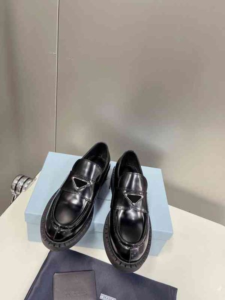 dress shoes in the autumn of le fu shoes women's thick soled sponge cake patent leather small heels british style one, Black
dress shoes in the autumn of le fu shoes women's thick soled sponge cake patent leather small heels british style one, Black
