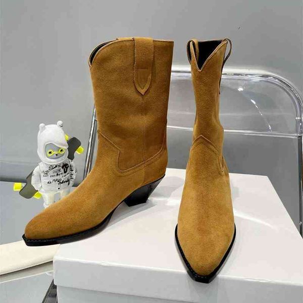boots pointy boots women's mid heel frosted cowhide in early autumn . the middle tube is thin. brown v-mouth western fashion, Black
boots pointy boots women's mid heel frosted cowhide in early autumn . the middle tube is thin. brown v-mouth western fashion, Black