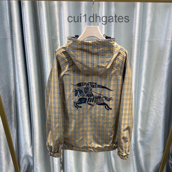 2022 luxury brand burb hoodies outlet sale spring autumn new high-quality war horse pattern spirit guy coat do, Black;brown
2022 luxury brand burb hoodies outlet sale spring autumn new high-quality war horse pattern spirit guy coat do, Black;brown
