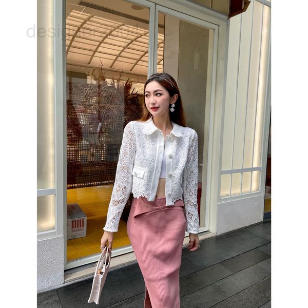 women's t-shirt designer high version sp2022 early autumn new heavy industry water-soluble flower lace pure collar long sleeve coat fem, White
women's t-shirt designer high version sp2022 early autumn new heavy industry water-soluble flower lace pure collar long sleeve coat fem, White