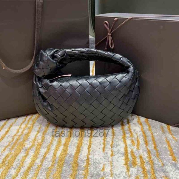 new b family ox horn bag mini jodie sheepskin woven women's trend versatile portable armpit 2022
new b family ox horn bag mini jodie sheepskin woven women's trend versatile portable armpit 2022