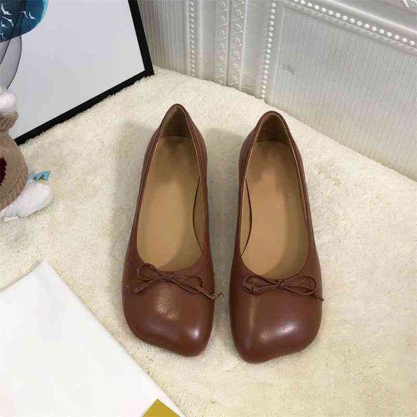 dress shoes european autumn leather shallow mouth square ballet low heel fashion temperament celebrities single shoes versatile women, Black
dress shoes european autumn leather shallow mouth square ballet low heel fashion temperament celebrities single shoes versatile women, Black