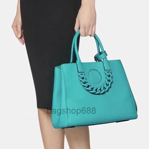 designer bags la new medusa collection tussauds head chain tote bag grained calfskin shoulder bag internal flat pocket fashion bags 2023
designer bags la new medusa collection tussauds head chain tote bag grained calfskin shoulder bag internal flat pocket fashion bags 2023