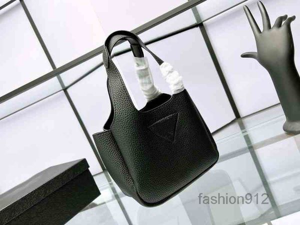 620s ening bags mini hubo tote bags designer bag wallet for women brand shoulder clutch strap fashion single messengers purses 220712multi p
620s ening bags mini hubo tote bags designer bag wallet for women brand shoulder clutch strap fashion single messengers purses 220712multi p