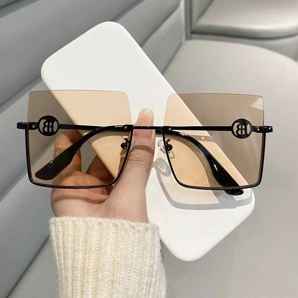 sunglass fashion metal large frame women s sun shading sunglasses ins net red square plain face wearing sunglasses, White;black
sunglass fashion metal large frame women s sun shading sunglasses ins net red square plain face wearing sunglasses, White;black