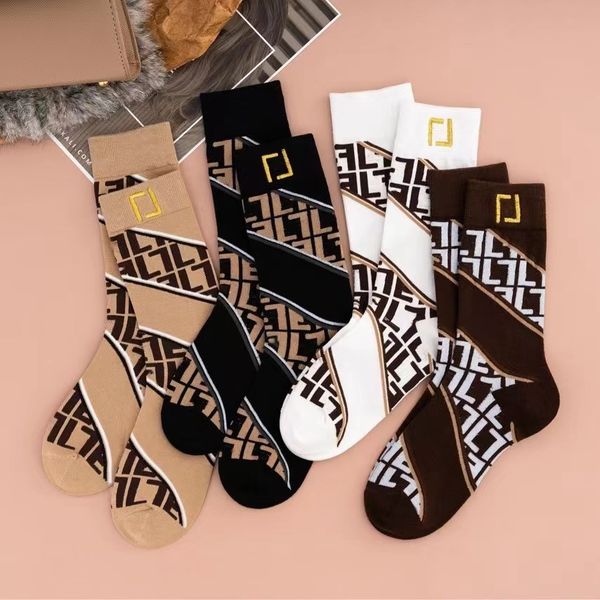 designer men's and women's socks fashion sports autumn winter hosiery luxurious lettered print classic embroidered man woman knee-, Black;white
designer men's and women's socks fashion sports autumn winter hosiery luxurious lettered print classic embroidered man woman knee-, Black;white