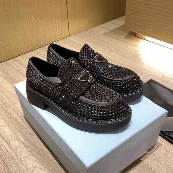 dress shoes in the autumn of thick soled look shoes women's lear single shoes have round heads and are full diamonds., Black
dress shoes in the autumn of thick soled look shoes women's lear single shoes have round heads and are full diamonds., Black