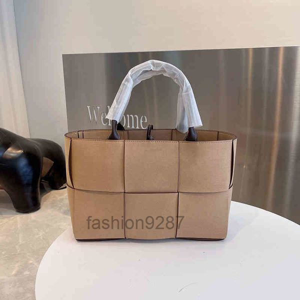 hand bags venetas designer bottegas woven for leather women portable shoulder large capacity armpit bag arco tote 2022
hand bags venetas designer bottegas woven for leather women portable shoulder large capacity armpit bag arco tote 2022