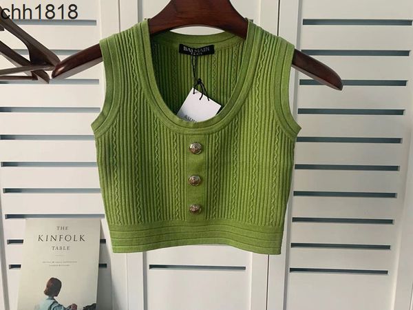 spring summer 2022 new barmas cotton suspender navel vest silver button sleeveless knitted t-shirt for women, White
spring summer 2022 new barmas cotton suspender navel vest silver button sleeveless knitted t-shirt for women, White