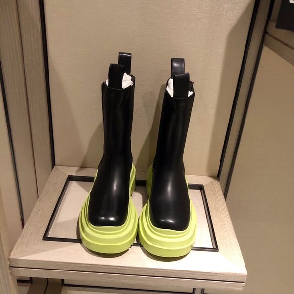 2021 bottegas tire chelsea platform boots designer shoes wave colored rubber outsole elastic webbing outdoor martin ankle luxury men women, Black
2021 bottegas tire chelsea platform boots designer shoes wave colored rubber outsole elastic webbing outdoor martin ankle luxury men women, Black