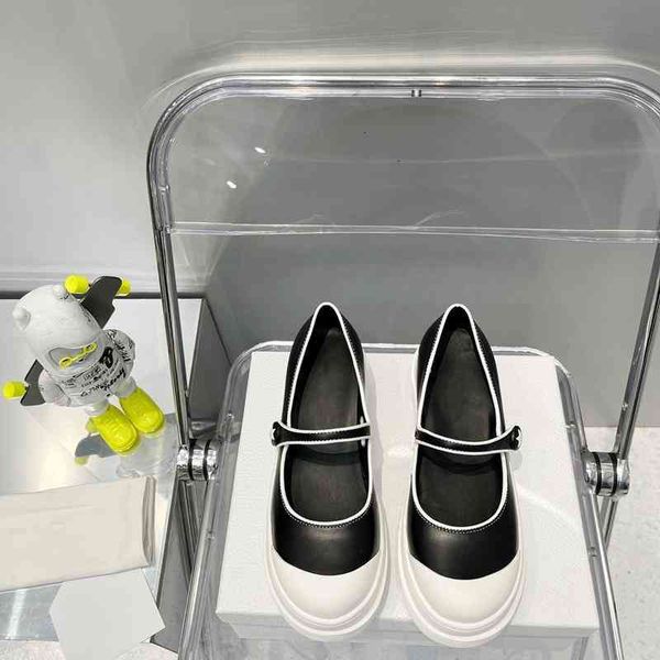 dress shoes mary jane shoes summer round head thick soled single heels pig waist french small leather, Black
dress shoes mary jane shoes summer round head thick soled single heels pig waist french small leather, Black