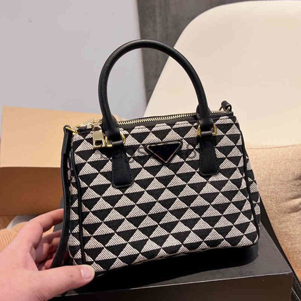 evening bags designer handbag women crossbody bag fashion shopping tote crossbody handbags female triangle print
evening bags designer handbag women crossbody bag fashion shopping tote crossbody handbags female triangle print