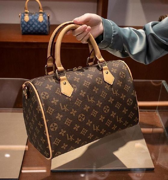 women lock keys tote bag classic style fashion bags women travel bag shoulder bags lady totes handbags shoulder strap dust bag
women lock keys tote bag classic style fashion bags women travel bag shoulder bags lady totes handbags shoulder strap dust bag