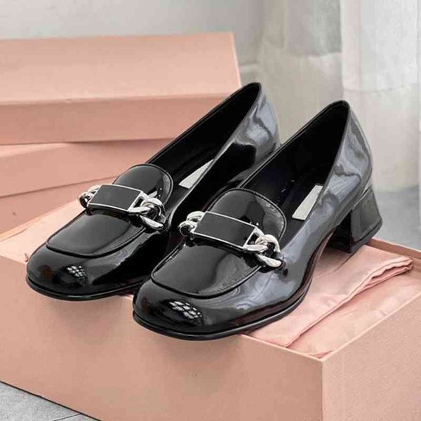 dress shoes fangtou lefu shoes female miu's home autumn black patent leather mary jane small thick heel fairy style single
dress shoes fangtou lefu shoes female miu's home autumn black patent leather mary jane small thick heel fairy style single