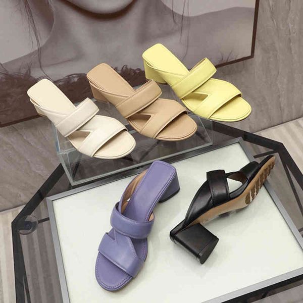 slippers summer women's shoes are fashionable. wear leisure thick heel sandals and comfortable middle heels. simple solid color one-lin, Black
slippers summer women's shoes are fashionable. wear leisure thick heel sandals and comfortable middle heels. simple solid color one-lin, Black