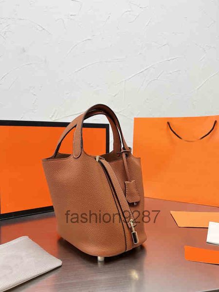 bucket bag closed-toe layer cowhide food basket tote all-match shoulder handbag genuine leather womens mother and child purses 220402 2022
bucket bag closed-toe layer cowhide food basket tote all-match shoulder handbag genuine leather womens mother and child purses 220402 2022