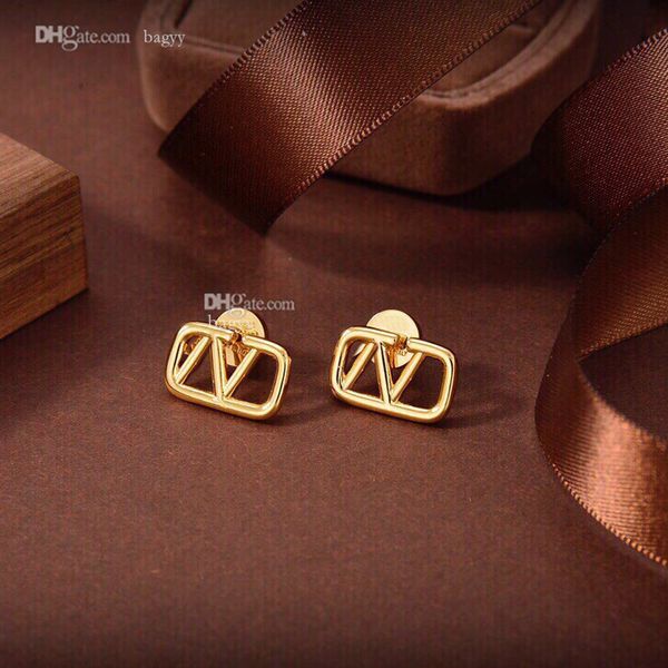 fashion designer letter v earrings pearl stud earring women tassel love internet celebrity earring female jewelry luxury fge, Golden;silver
fashion designer letter v earrings pearl stud earring women tassel love internet celebrity earring female jewelry luxury fge, Golden;silver