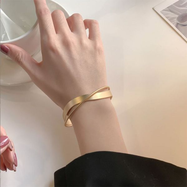 bangle 2022 new fashion niche design cold wind bracelet geometric cross simple dumb gold metal texture bracelet hand jewelry, Black
bangle 2022 new fashion niche design cold wind bracelet geometric cross simple dumb gold metal texture bracelet hand jewelry, Black