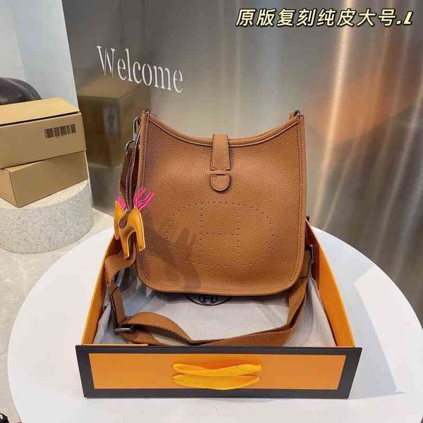 bags designer herme 2023 new h family evelyn mini messenger bag togo leather litchi pattern bucket womens letter ozyo bag outlet
bags designer herme 2023 new h family evelyn mini messenger bag togo leather litchi pattern bucket womens letter ozyo bag outlet