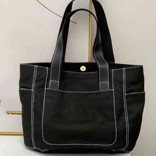 shoulder bags brand v wool tweed tote bag large capacity design sense of niche texture
shoulder bags brand v wool tweed tote bag large capacity design sense of niche texture