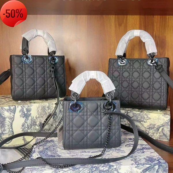 designer bags hand women's fashion hand single shoulder msenger bag embroidery lingge chain diana tote luxury handbags factory wholesal
designer bags hand women's fashion hand single shoulder msenger bag embroidery lingge chain diana tote luxury handbags factory wholesal