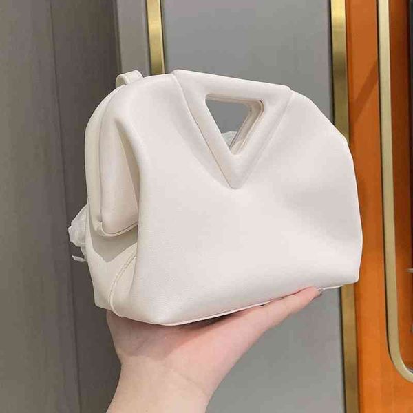 bottegas bags venetas bag female 2022 advanced sense v portable one shoulder messenger have a logo
bottegas bags venetas bag female 2022 advanced sense v portable one shoulder messenger have a logo