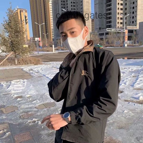 2022 designer burb coats and jackets online store spring autumn high-end men's coats new fashion men wear plai 94q2, Black;brown
2022 designer burb coats and jackets online store spring autumn high-end men's coats new fashion men wear plai 94q2, Black;brown