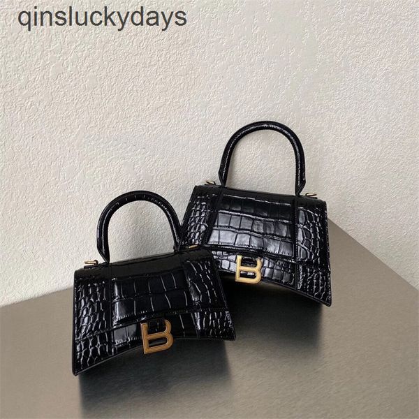 deaigner handbag balenciga classic hourglass b home letter buckle leather fashion messenger carry one shoulder
deaigner handbag balenciga classic hourglass b home letter buckle leather fashion messenger carry one shoulder