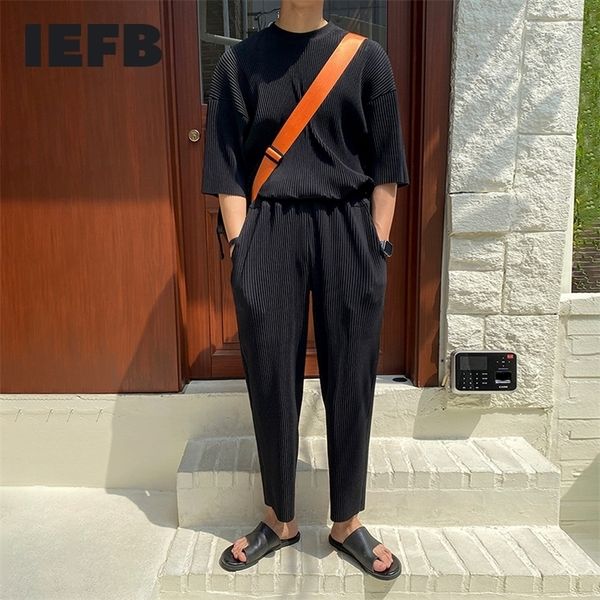 men's tracksuits iefb short sleeve tshirt loose causal summer ice silk pleated fabric suit korean fashion sports two pieces set 9y7212, Gray
men's tracksuits iefb short sleeve tshirt loose causal summer ice silk pleated fabric suit korean fashion sports two pieces set 9y7212, Gray