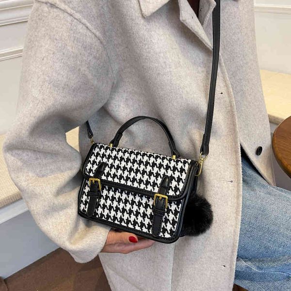 bird lattice diagonal straddle bag women's 2022 new fashion portable small square bag sling one shoulder fashion bag
bird lattice diagonal straddle bag women's 2022 new fashion portable small square bag sling one shoulder fashion bag