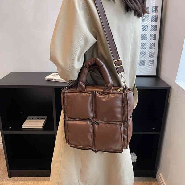 year large capacity bags are popular women's 2022 new winter high-class casual portable single shoulder messenger bag purses
year large capacity bags are popular women's 2022 new winter high-class casual portable single shoulder messenger bag purses