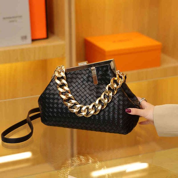 sweet department personalized knitting special-shaped clip mouth women's chain small square bag 2022 new women's sling one shoulde
sweet department personalized knitting special-shaped clip mouth women's chain small square bag 2022 new women's sling one shoulde