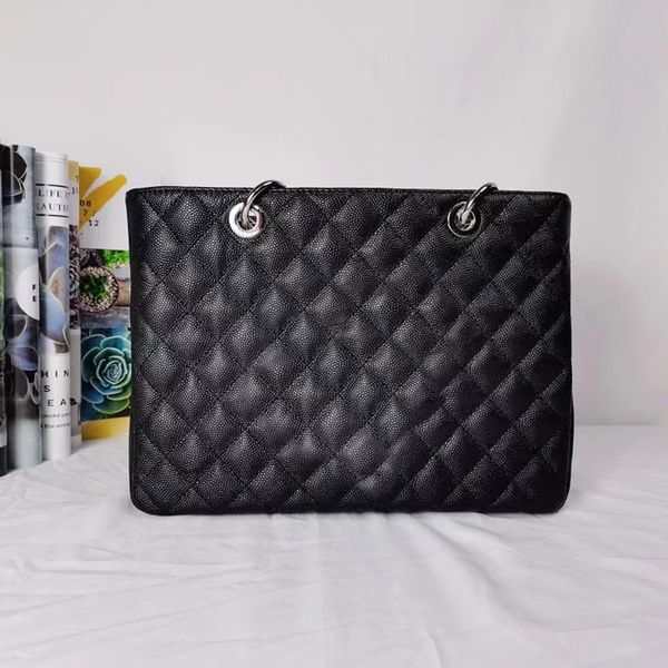 fashion ladies shoulder bag caviar black silver chain storage bag handbag clutch 
fashion ladies shoulder bag caviar black silver chain storage bag handbag clutch